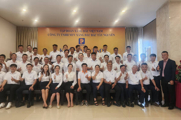 Đào tạo kết hợp Teambuilding: Thay đổi để thành công. Creating life 