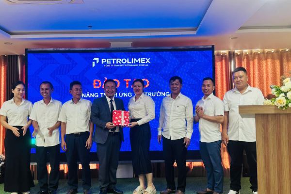 Hình ảnh đào tạo kết hợp team building 2026